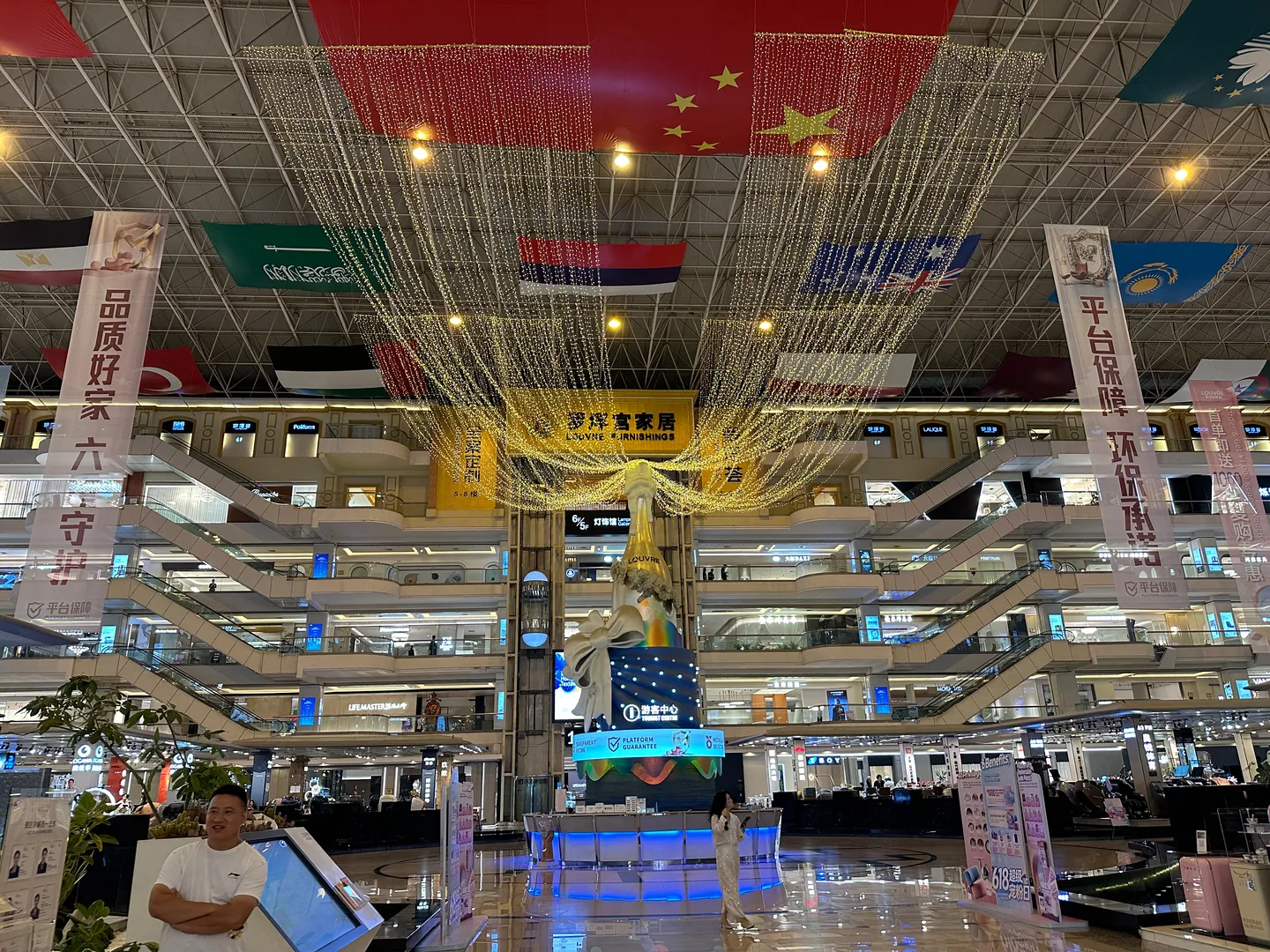 Large Foshan furniture mall used for multi-brand product comparison